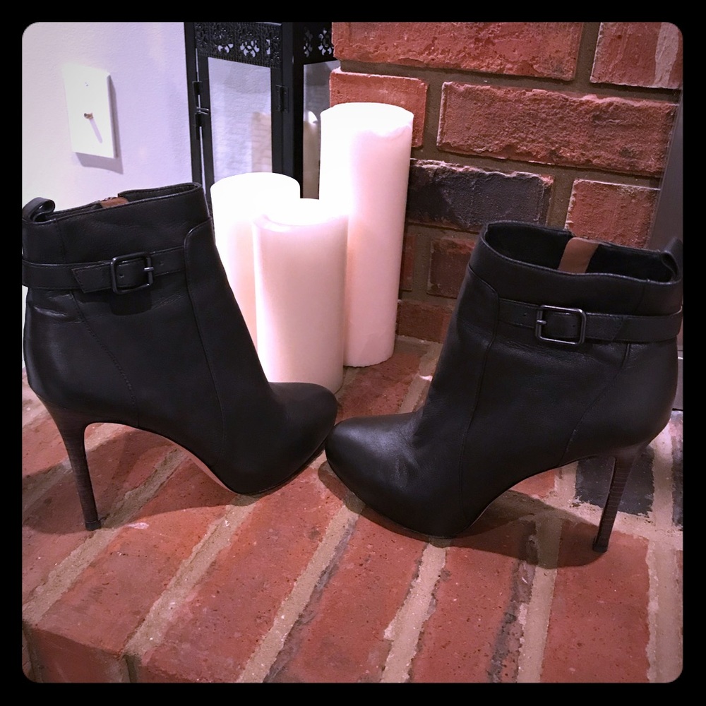 Ann Taylor Booties Size 7